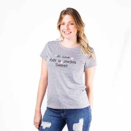 Como criar look com T shirts femininas no dia a dia?